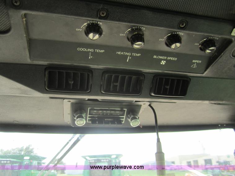 image for item A3785 1982 John Deere 8820 combine