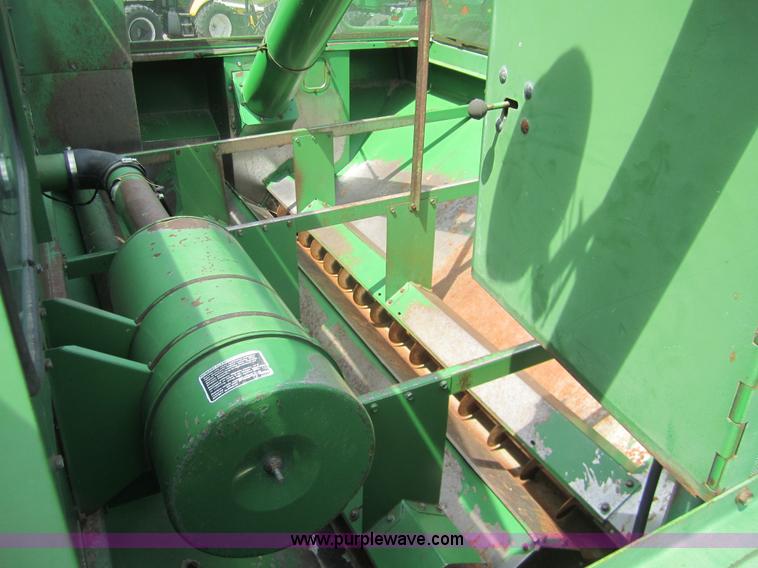 image for item A3785 1982 John Deere 8820 combine