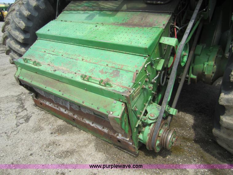 image for item A3785 1982 John Deere 8820 combine