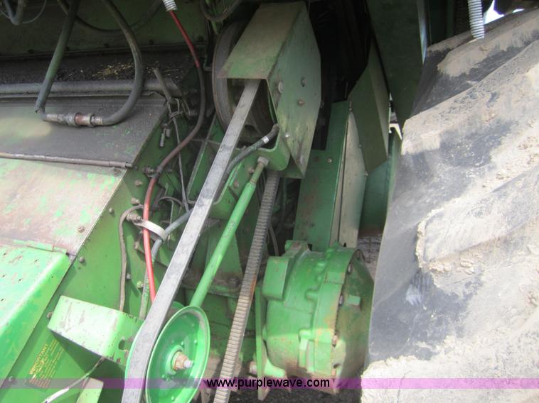 image for item A3785 1982 John Deere 8820 combine