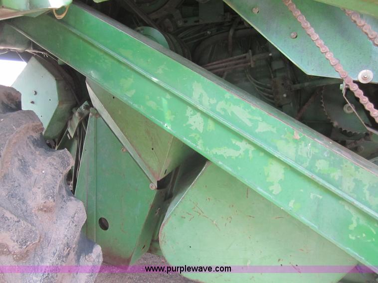 image for item A3785 1982 John Deere 8820 combine