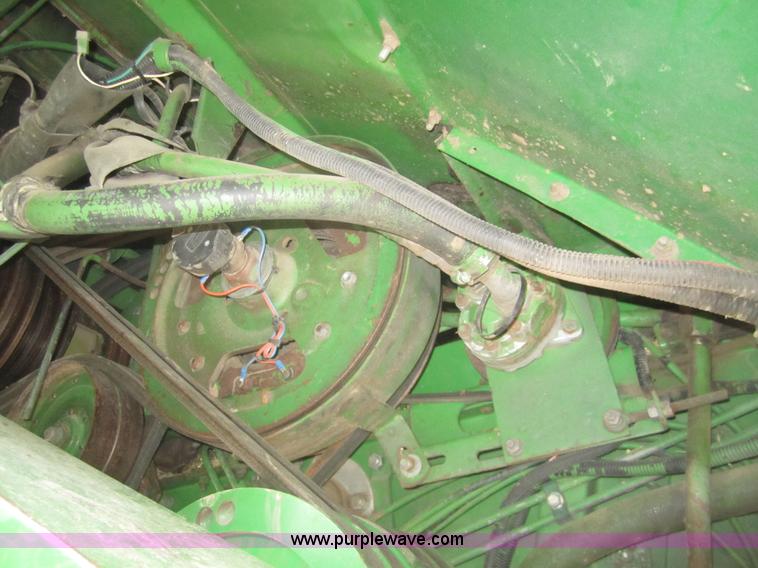 image for item A3785 1982 John Deere 8820 combine