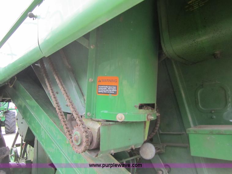 image for item A3785 1982 John Deere 8820 combine