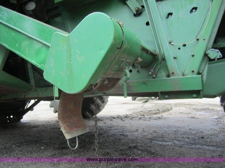 image for item A3785 1982 John Deere 8820 combine