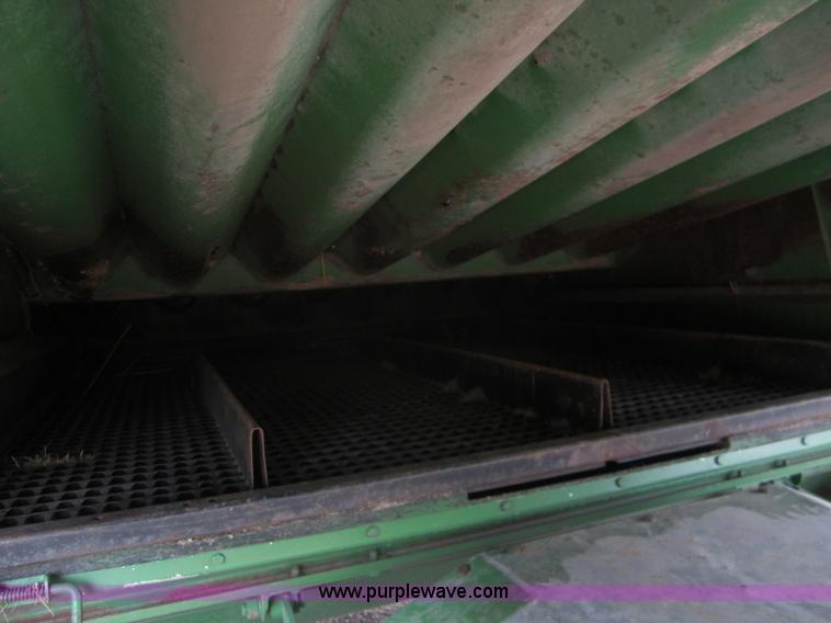 image for item A3785 1982 John Deere 8820 combine