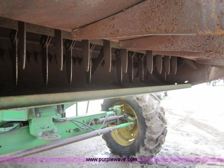 image for item A3785 1982 John Deere 8820 combine