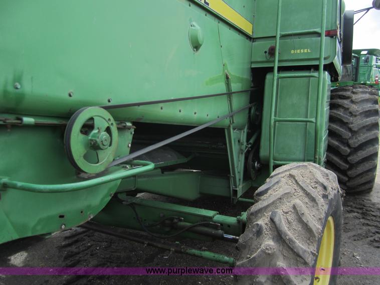 image for item A3785 1982 John Deere 8820 combine
