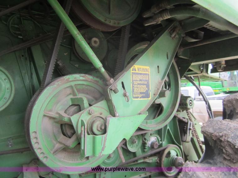 image for item A3785 1982 John Deere 8820 combine