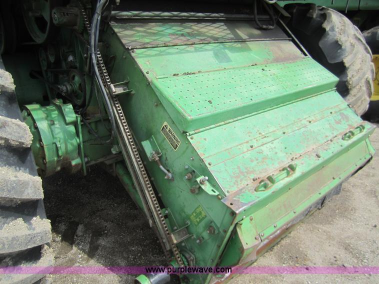 image for item A3785 1982 John Deere 8820 combine