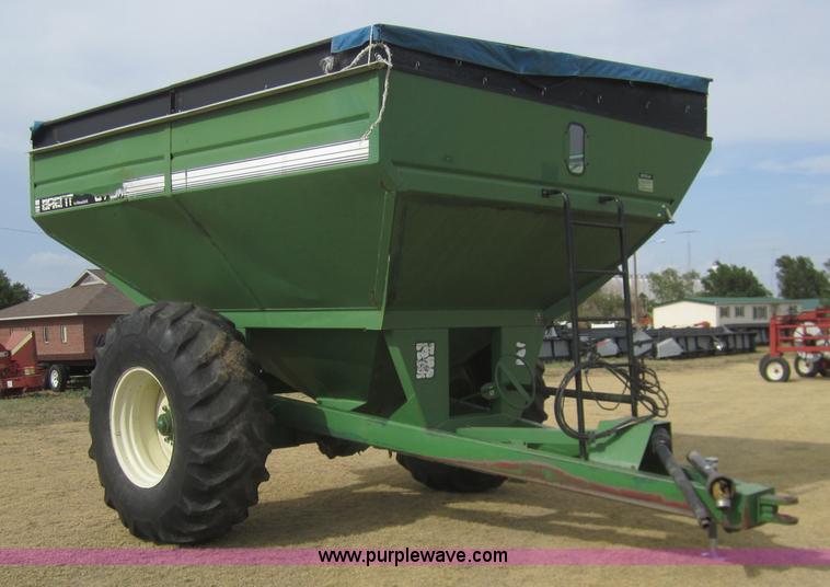 image for item A3842 Brent 672 grain cart