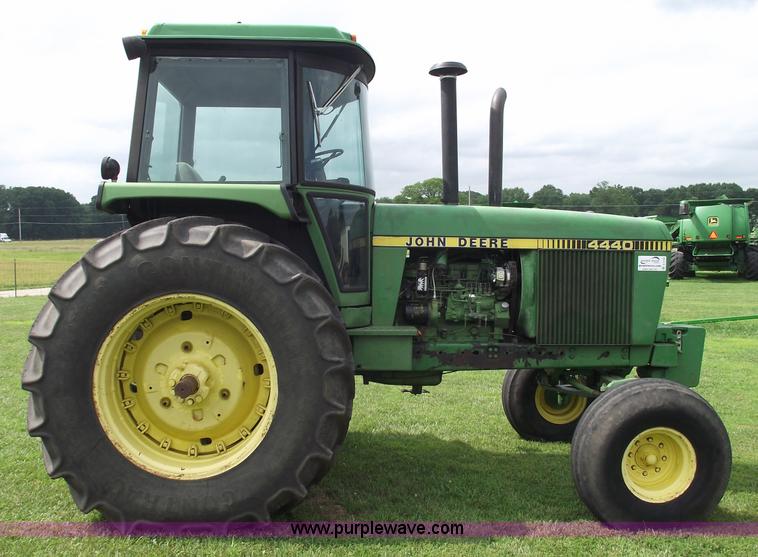 image for item A4166 1980 John Deere 4440 tractor