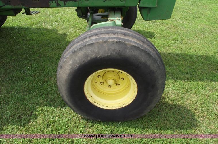 image for item A4166 1980 John Deere 4440 tractor