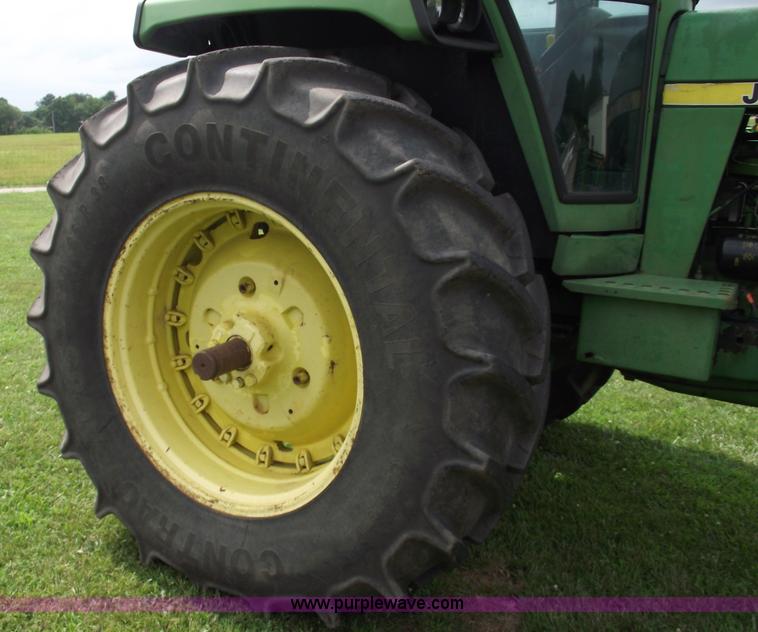 image for item A4166 1980 John Deere 4440 tractor