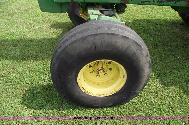 image for item A4166 1980 John Deere 4440 tractor