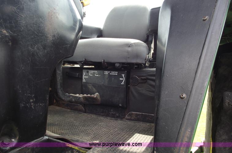 image for item A4166 1980 John Deere 4440 tractor