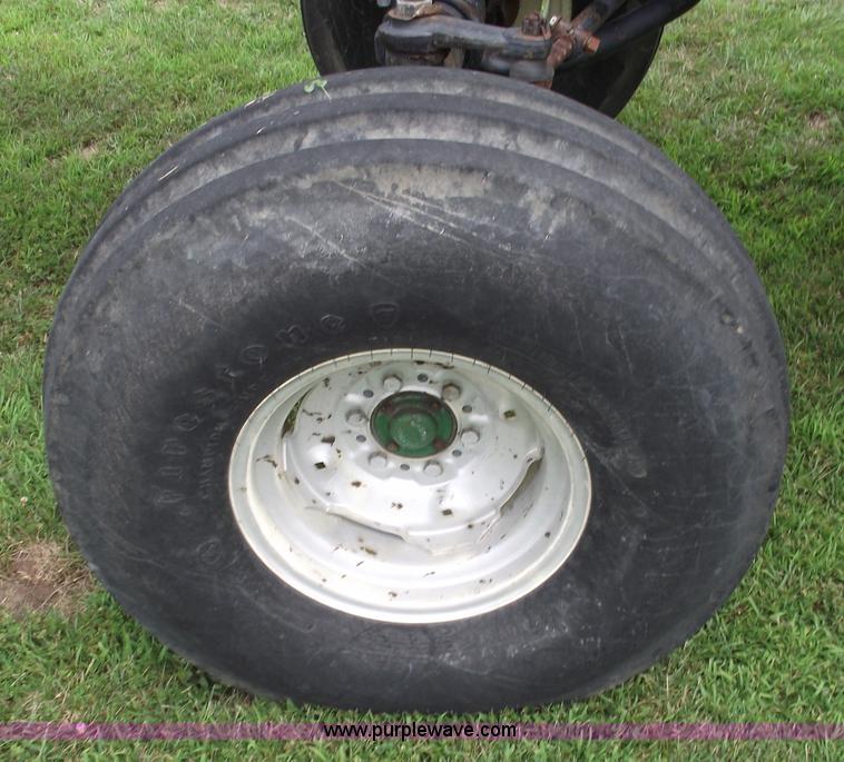 image for item A4167 1979 White 2-105 tractor