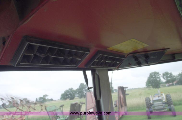 image for item A4167 1979 White 2-105 tractor