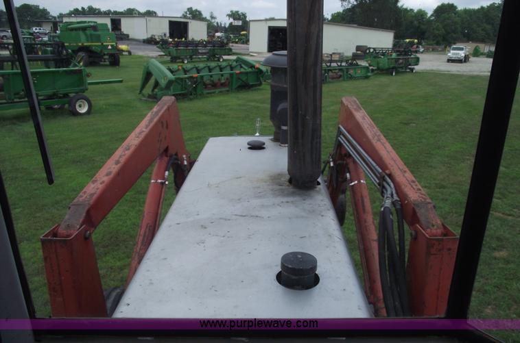 image for item A4167 1979 White 2-105 tractor