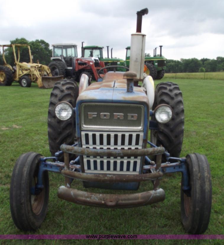 1968 Ford 3000 tractor in Clinton, MO | Item A4169 sold | Purple Wave