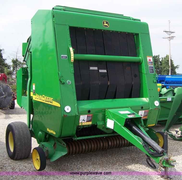 image for item A4591 2002 John Deere 567 round baler