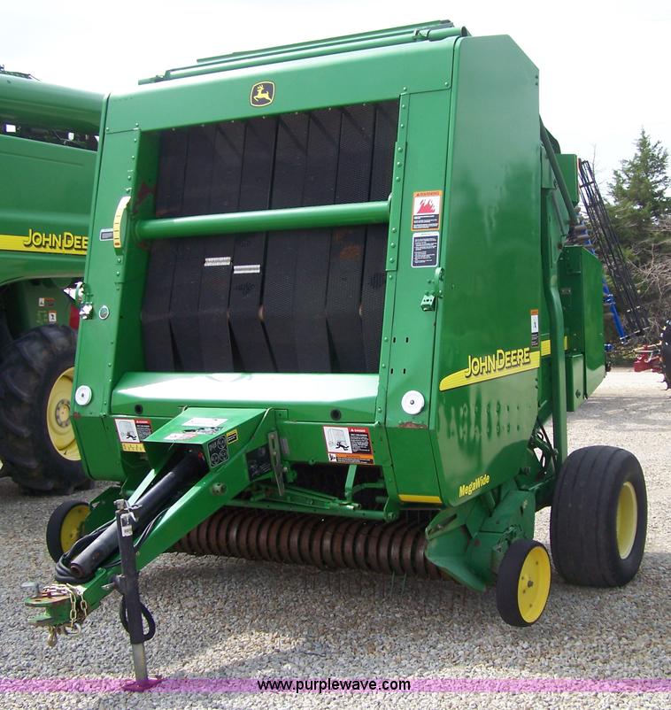 image for item A4591 2002 John Deere 567 round baler