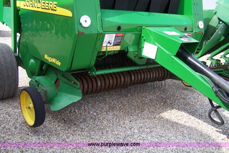 image for item A4591 2002 John Deere 567 round baler