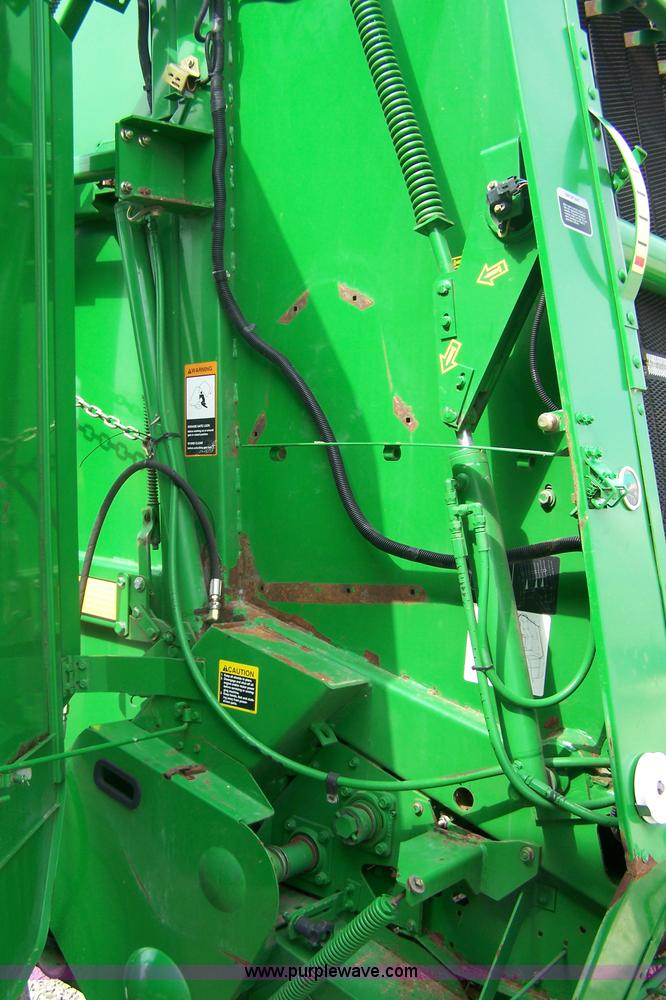 image for item A4591 2002 John Deere 567 round baler