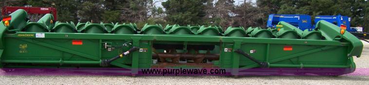 image for item A4592 2006 John Deere 1293 12 row corn head