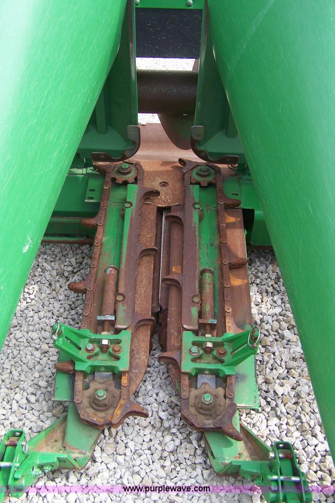 image for item A4592 2006 John Deere 1293 12 row corn head