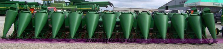 image for item A4593 2004 John Deere 1293 12 row corn head