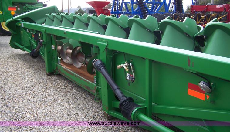 image for item A4593 2004 John Deere 1293 12 row corn head