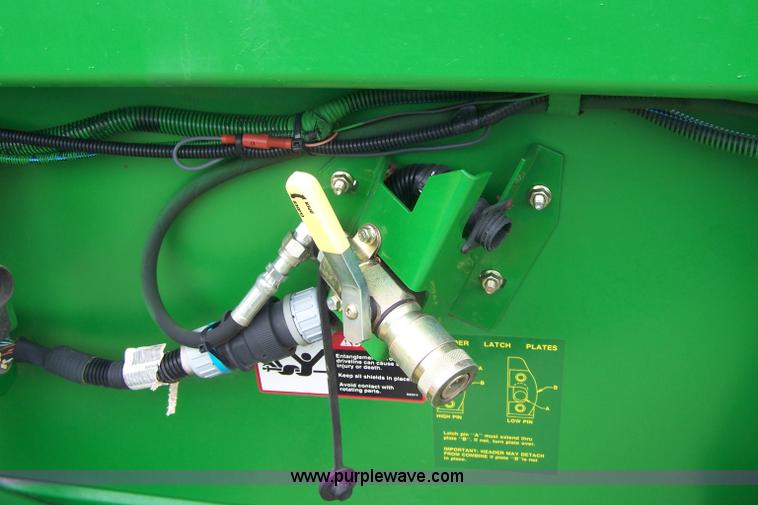 image for item A4593 2004 John Deere 1293 12 row corn head