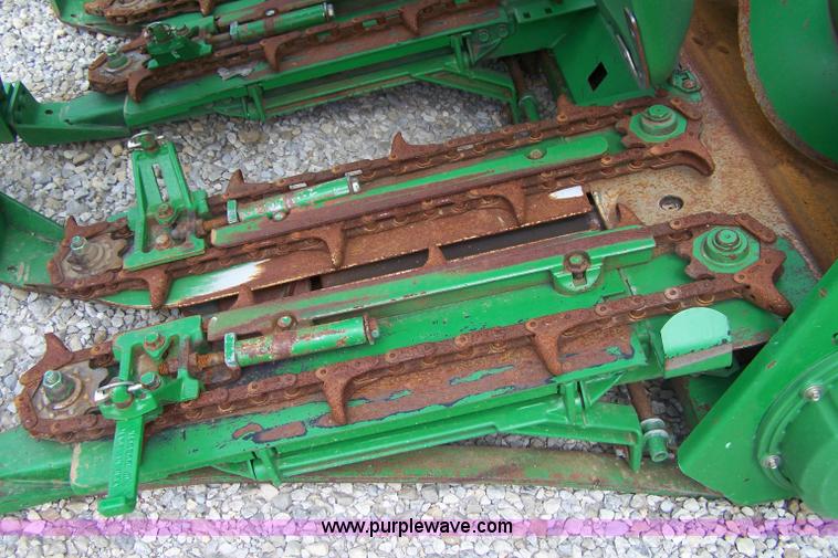 image for item A4593 2004 John Deere 1293 12 row corn head