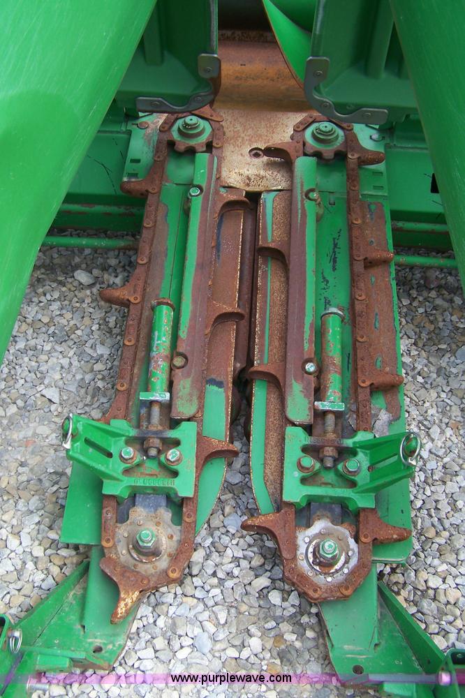 image for item A4593 2004 John Deere 1293 12 row corn head