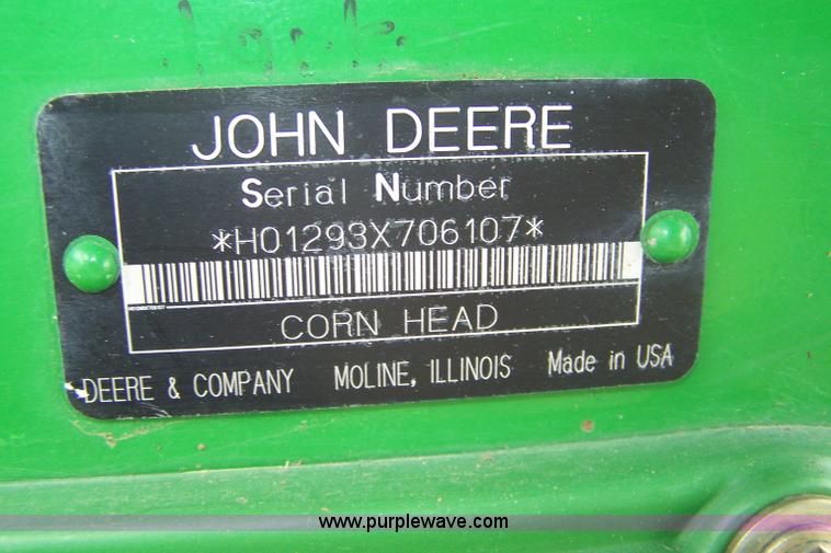 image for item A4593 2004 John Deere 1293 12 row corn head
