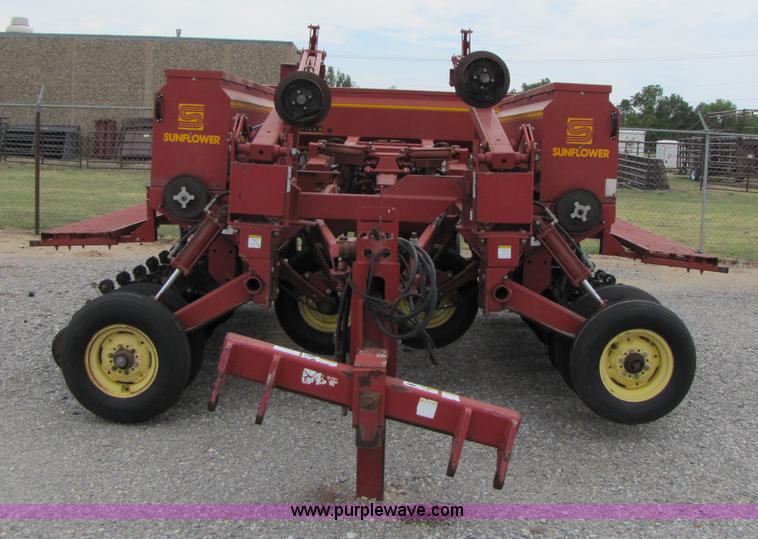 image for item A4682 1999 Sunflower 9431 30' drill