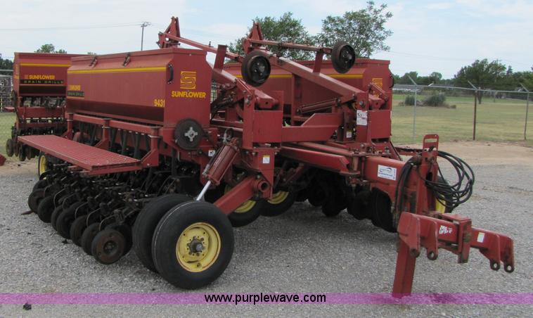 image for item A4682 1999 Sunflower 9431 30' drill