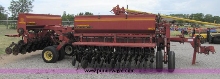 image for item A4682 1999 Sunflower 9431 30' drill