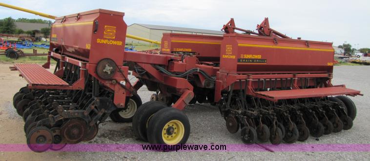 image for item A4682 1999 Sunflower 9431 30' drill