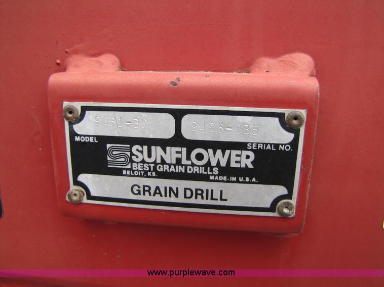 image for item A4682 1999 Sunflower 9431 30' drill