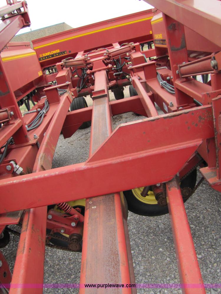 image for item A4682 1999 Sunflower 9431 30' drill