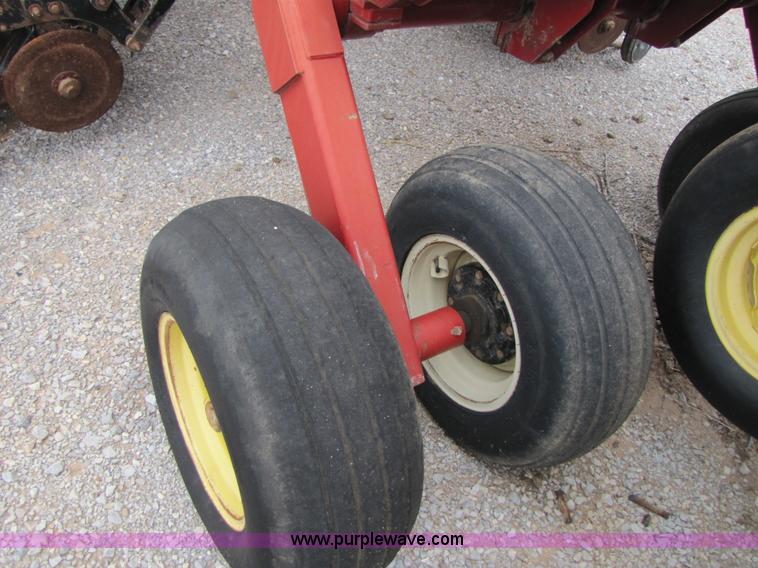 image for item A4682 1999 Sunflower 9431 30' drill