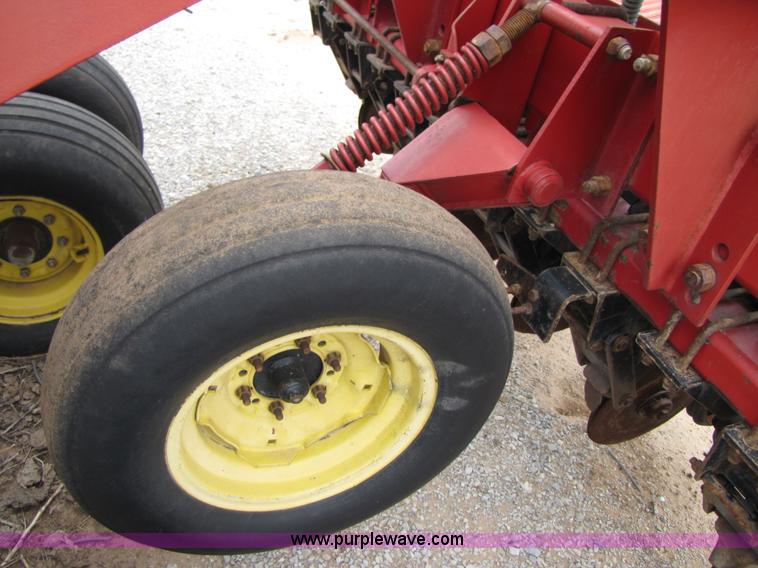 image for item A4682 1999 Sunflower 9431 30' drill