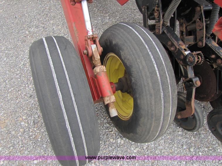 image for item A4682 1999 Sunflower 9431 30' drill