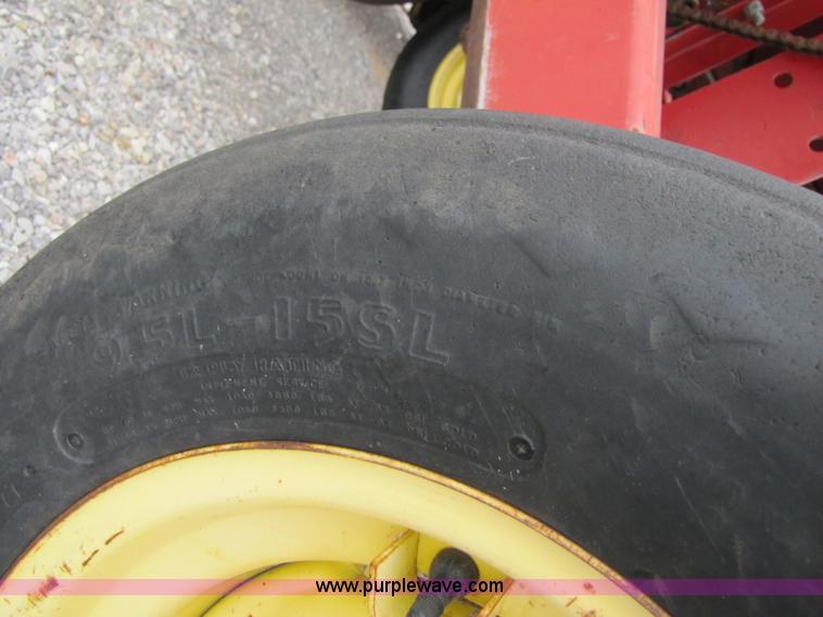 image for item A4682 1999 Sunflower 9431 30' drill