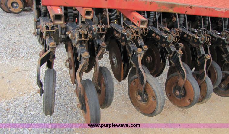 image for item A4682 1999 Sunflower 9431 30' drill