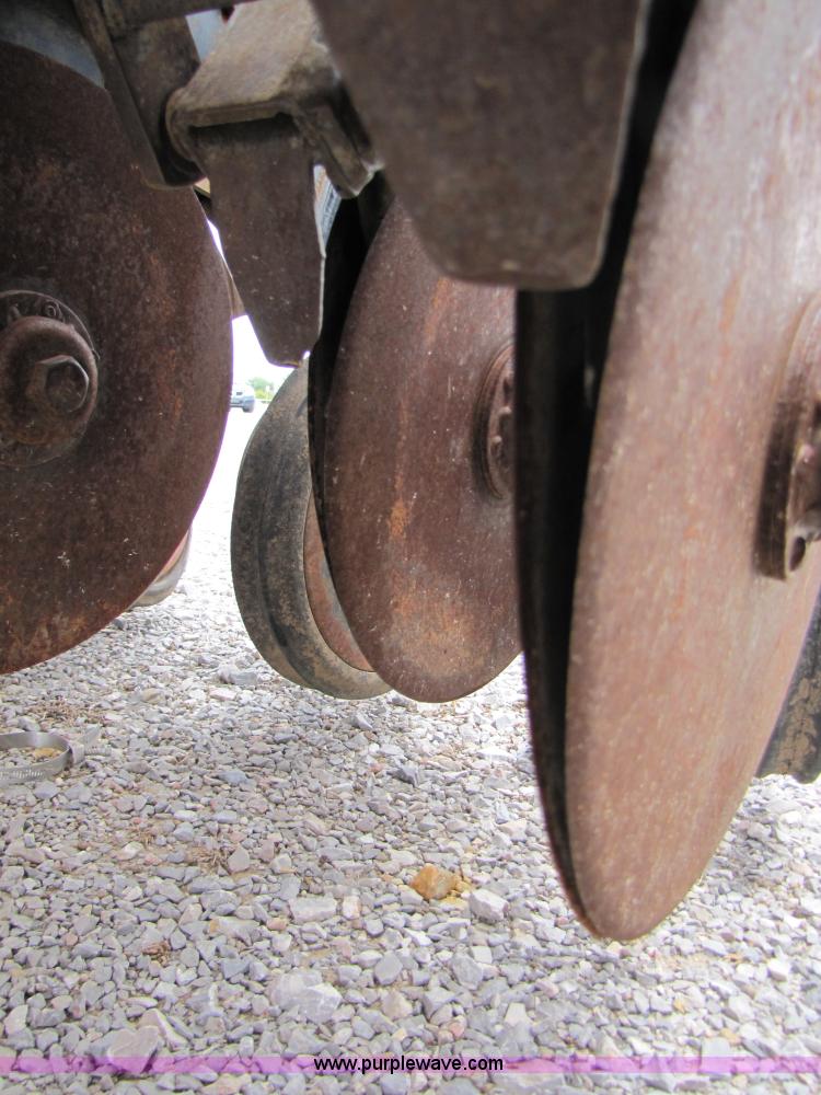 image for item A4682 1999 Sunflower 9431 30' drill