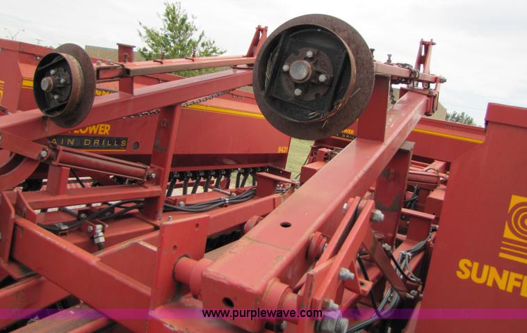 image for item A4682 1999 Sunflower 9431 30' drill