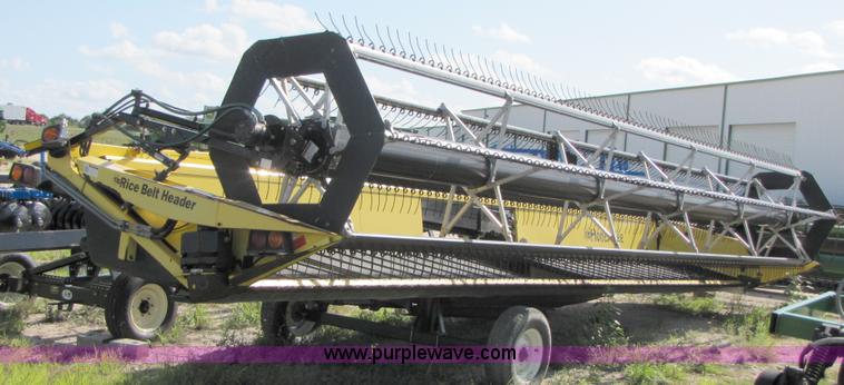 image for item A4693 2007 Honey Bee SP30R 30' draper head