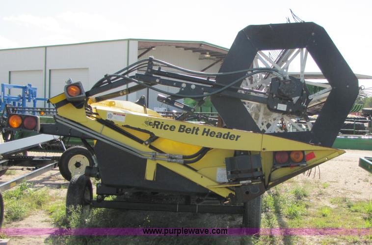 image for item A4693 2007 Honey Bee SP30R 30' draper head